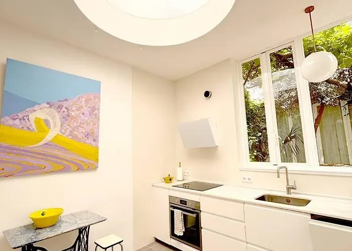 Peace And Sun In The Old Town 펜션 *